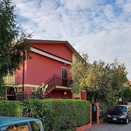La Casa Rossa Apartment เตรวิโซ ภายนอก รูปภาพ