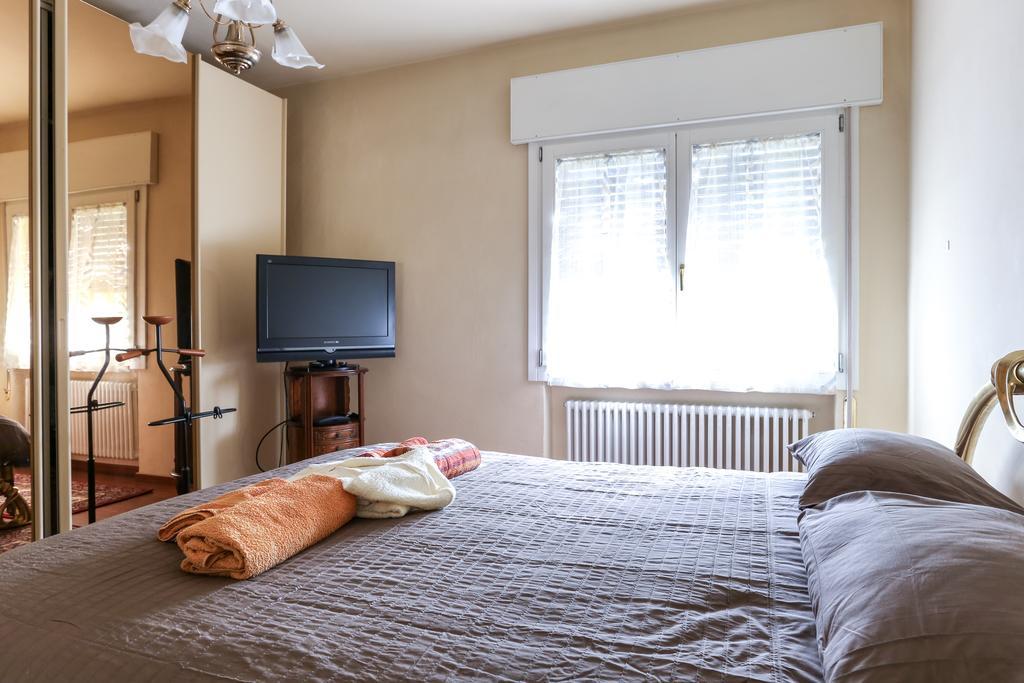La Casa Rossa Apartment เตรวิโซ ภายนอก รูปภาพ