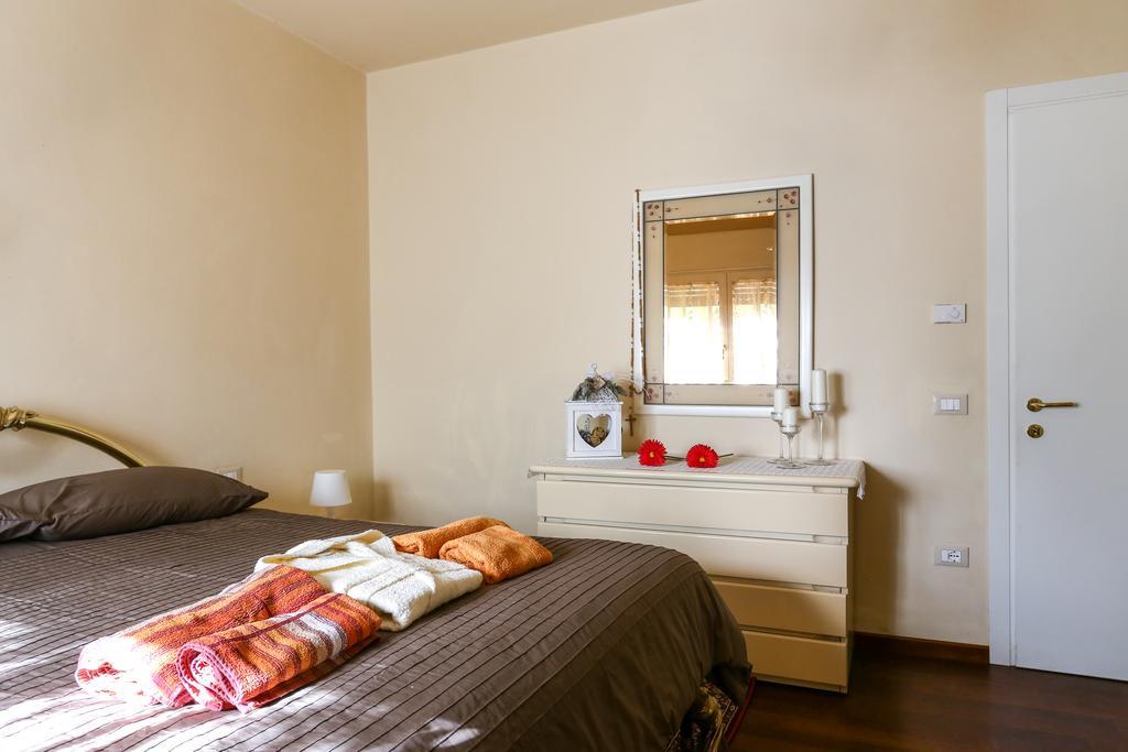 La Casa Rossa Apartment เตรวิโซ ภายนอก รูปภาพ