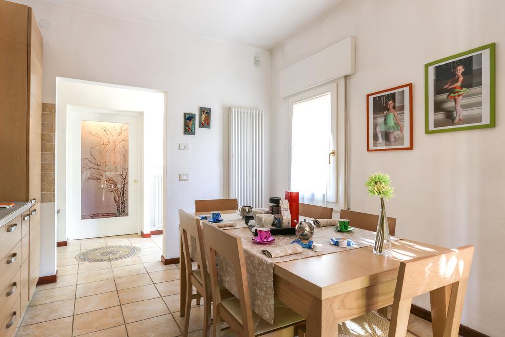 La Casa Rossa Apartment เตรวิโซ ภายนอก รูปภาพ