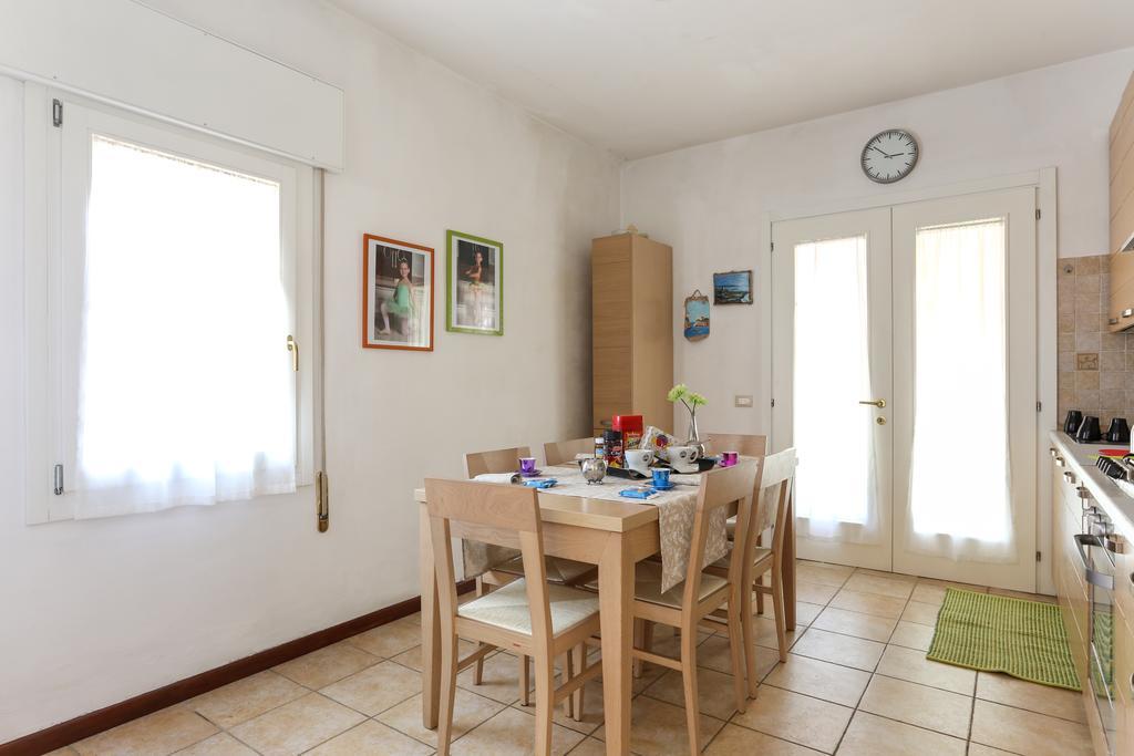 La Casa Rossa Apartment เตรวิโซ ภายนอก รูปภาพ